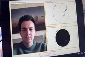 تطبيق ذكاء اصطناعي يرصد إصابتك بالاكتئاب من نظرة واحدة!
