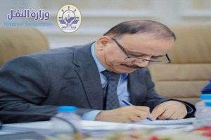 وزير النقل يصدر قرارات تكليف في مطار عدن الدولي وهيئة الطيران المدني
