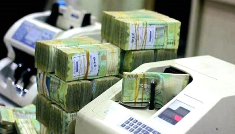«السوق المصرفي المفتوح».. سياسة حوثية تنهك الريال اليمني
