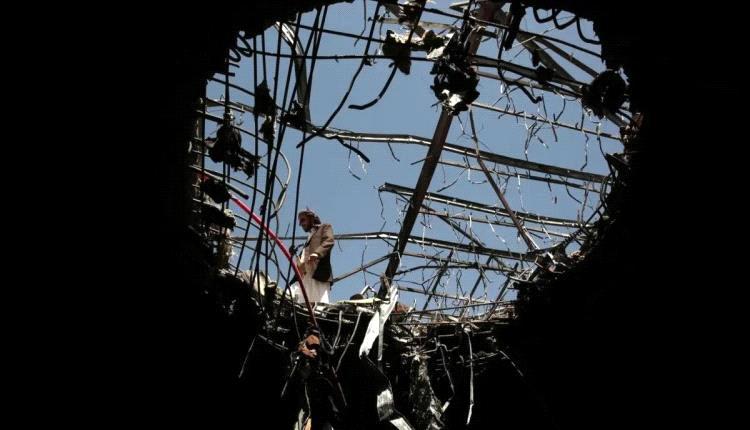 قيادات حوثية تفر من قصورها وفللها في صنعاء.. ومصادر تكشف توجهها للاختباء من الغارات الامريكية
