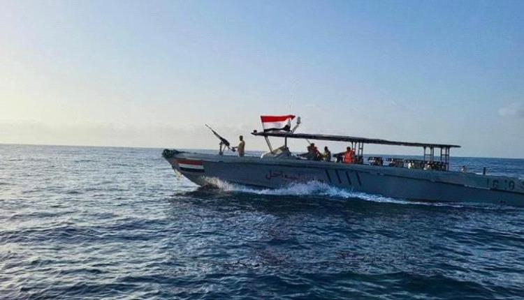 رسالة مزدوجة.. أمريكا تسلم مهربين حوثيين للسلطات اليمنية
