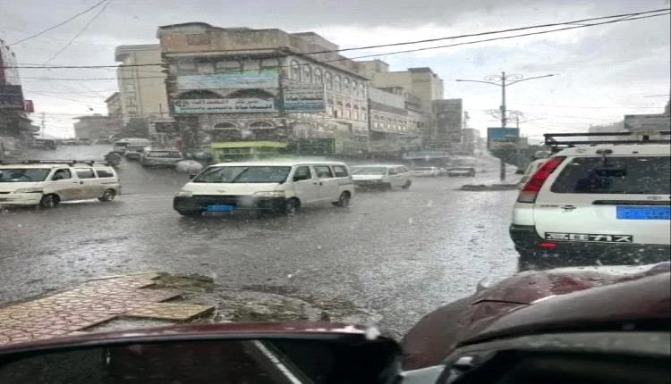 طقس حار بالمناطق الساحلية وأمطار مصحوبة بالبرد في المرتفعات الجبلية خلال الساعات القادمة
