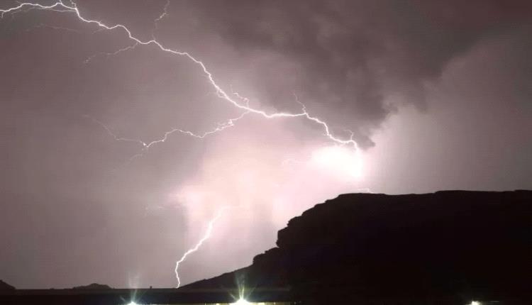أمطار رعدية على هذه المناطق خلال الساعات القادمة
