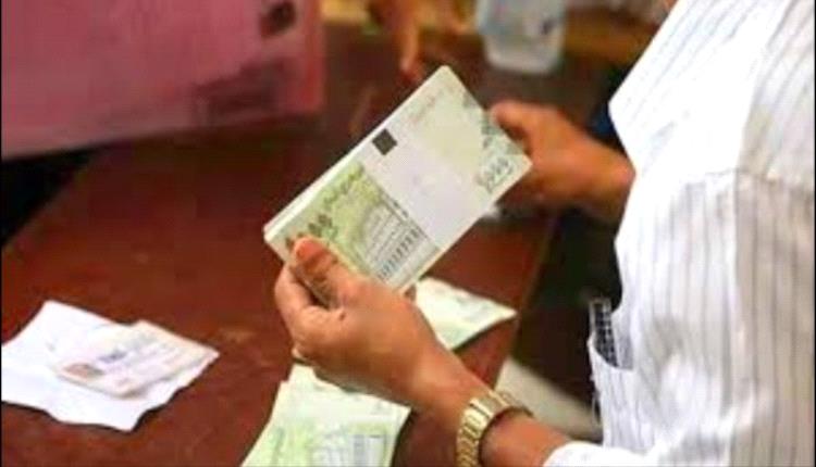 معلمو عدن يطلقون نداء استغاثة مطالبين بصرف المرتبات

