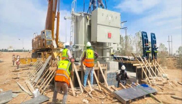 بدء تركيب محطات التحويل في مشروع الطاقة الشمسية بشبوة
