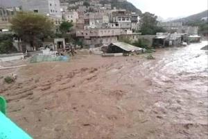 السيول تبتلع شابين وتُغرق المنازل.. والمدارس تنهار بمناطق الحوثيين
