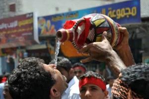 تعز تختنق عطشاً.. وسلطة محلية عاجزة تواطأت بالصمت ولا تملك سوى المبررات
